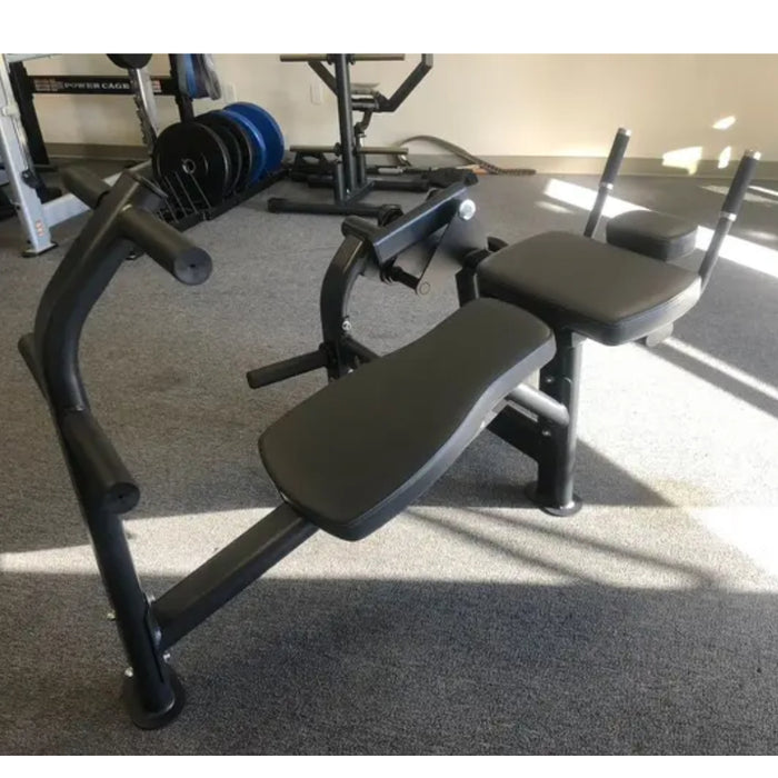 G208 Plate Loaded Ab Bench In The Gym